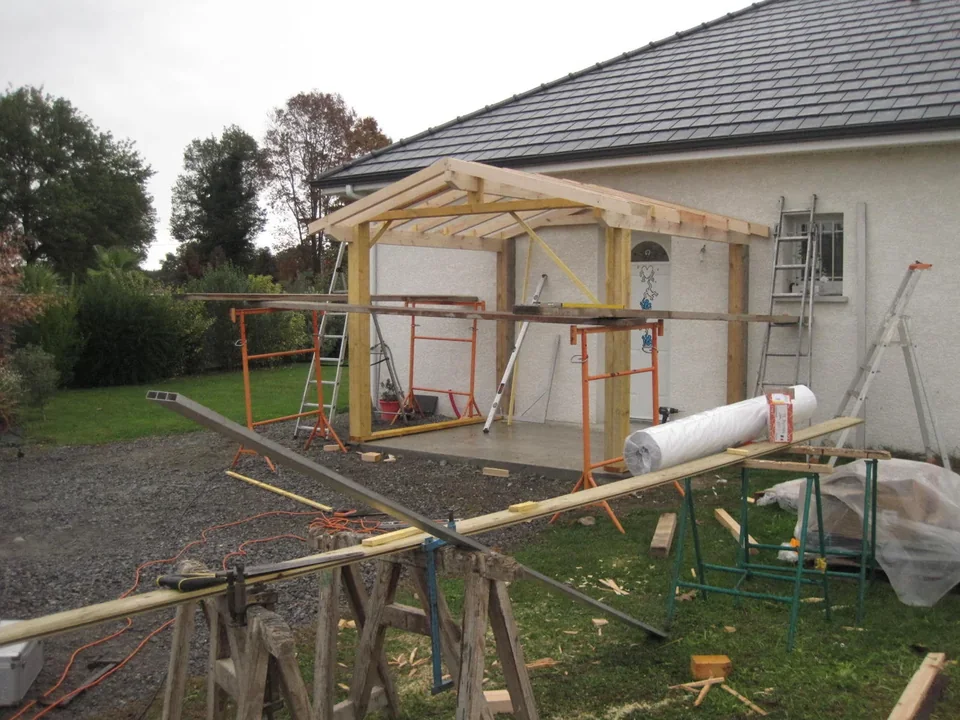 Construction d'un sas d'entrée : détail de l'ossature bois