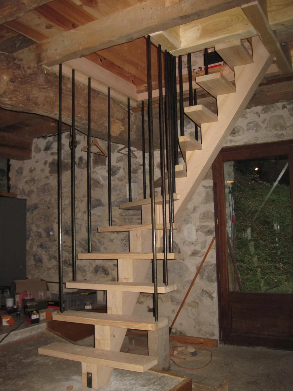 Escalier balancé à limon central