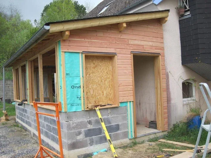 Construction d'une extension: ossature bois sur maçonnerie